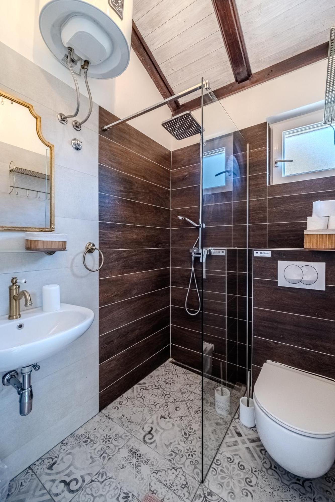 Villa Julia With Heated Pool, Ideal For Large Groups Milna  Exteriör bild